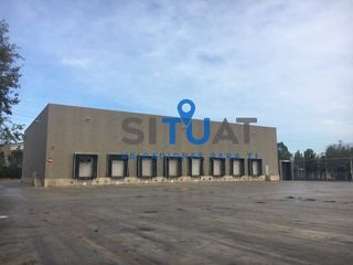 Lloguer Nau industrial a Carrer de l'estació 18. Nave tipo c de 2914 m2 con 11 muelles de carga y campa de 9000 m
