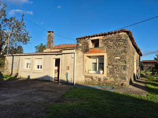 Casa  Parada. Se vende casa de piedra en parada, oza.