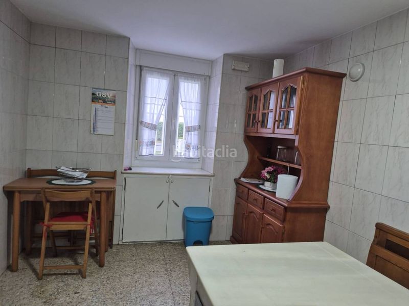Foto a88964b3-ba21-47c1-9c63-63124938ae96. Casa amb aparcament a Vilasantar