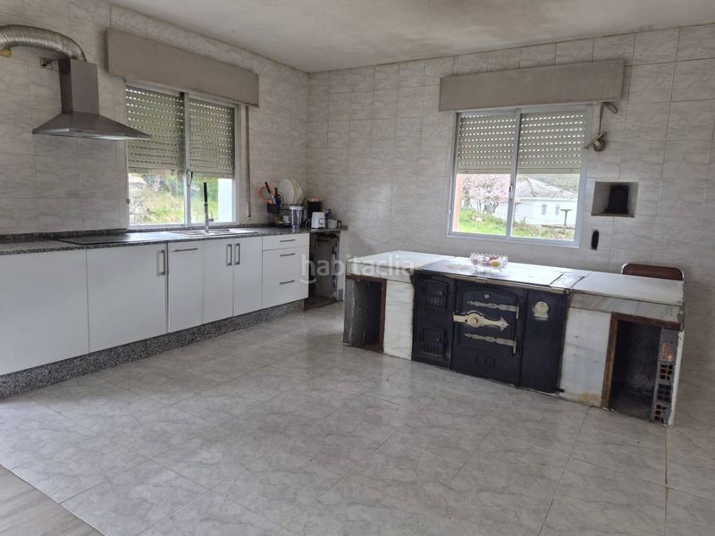 Foto f587c01e-ab2b-419c-835a-f0b09d09f895. Casa amb aparcament a Sobrado