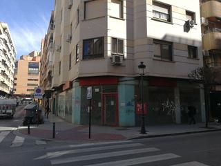 Location Local commercial à Calle pedro coca 9