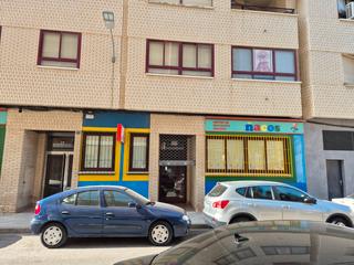 Local Comercial a Calle melchor de macanaz 17. Local en rentabilidad