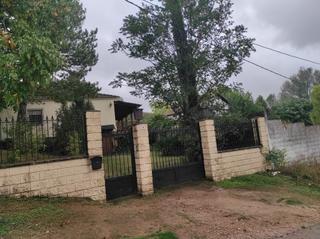 Masía en Alcaraz. Casa rústica con gran jardín y pinada