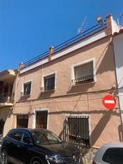 Piso en Calle de la grulla 19. Ideal vivienda para una familia numerosa.