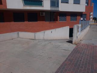 Aparcament cotxe a Calle ramón y cajal 36. Excelente  plaza de garaje