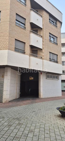 Foto e91588cb-8acd-4e06-83b8-a0fe6a2d73c7. Aparcament cotxe a calle feria 135 a Fátima Albacete