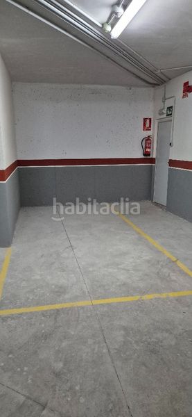 Foto ef315c90-a7f7-4e0e-ae6a-0e7484910110. Aparcament cotxe a avenida de valencia 91 a Caudete