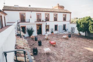 Édifice  Camino camino la nava. Hotel en venta. montoro  córdoba