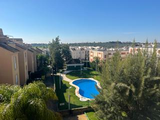 Àtic a Calle pastora imperio 31. Ático con vistas al parque del zaudin en tomares