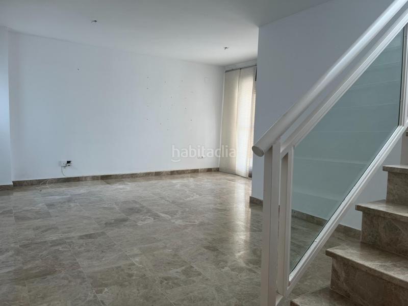 Foto db9fb2ae-f2f7-47f9-bec9-d640f38bdd46. Ático en calle pastora imperio 31 ático con vistas al parque del zaudin en Tomares