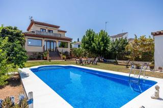 Xalet  Calle cerro de las 40 chicas. Exclusivo chalet con piscina y vistas a sevilla