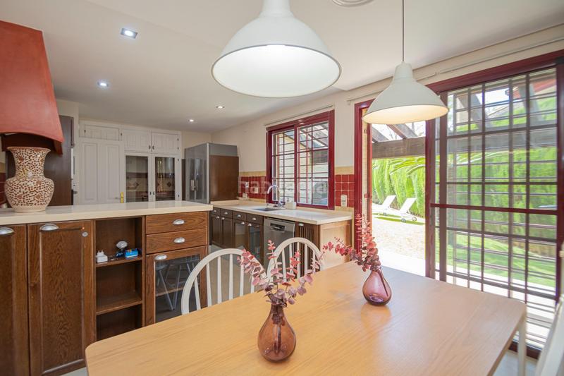 Foto 5a1a0f20-d7d2-4dc2-b21c-6511008c039c. Lloguer xalet amb calefacció aparcament piscina a Bormujos