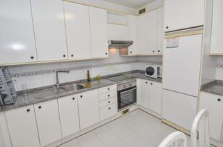 Miete Zweistöckige Wohnung in Someso - Matogrande. Dúplex de 102m2 útiles, zona mato grande. incluye garaje y trast