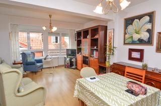 Appartement à Ciudad Vieja. Piso muy soleado de 84m2, a solo 100 metros de plaza maria pita.