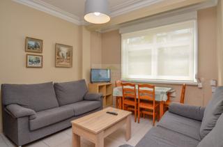 Rent Flat in Os Mallos. Estudiantes.- piso completamente exterior de 4 dormitorios , zon