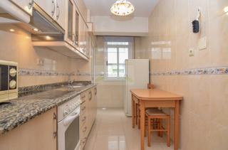 Lloguer Pis a Sagrada Familia. Estudiantes.- piso de 79m2, zona ronda outeiro.- - a coruña
