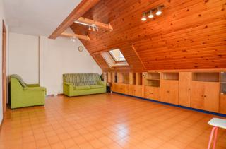 Flat in Os Mallos. Oportunidad.- piso muy luminoso de 59m2 + ático de 40m2 a 250 me