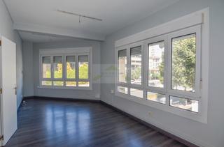 Lloguer Oficina  Rúa caballeros. Oficina de 60m2, zona cuatro caminos (excelente ubicación).-  a