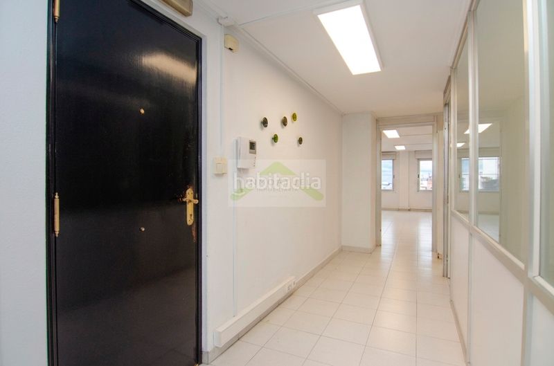 Foto 9665f388-bfc7-4b8d-9b89-d7f8a31c78be. Alquiler local comercial en ronda de outeiro 176 entreplanta de 127m² con garaje en ronda de outeiro – ideal negocio o academia. - a coruña en Coruña (A)