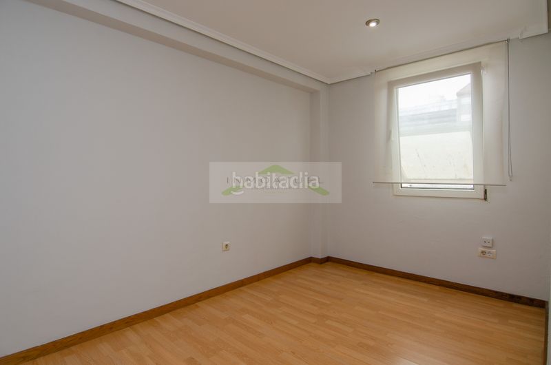 Foto f47f811e-f149-4e34-a6b6-66e9098f3e1f. Pis a Sagrada Familia Coruña (A)
