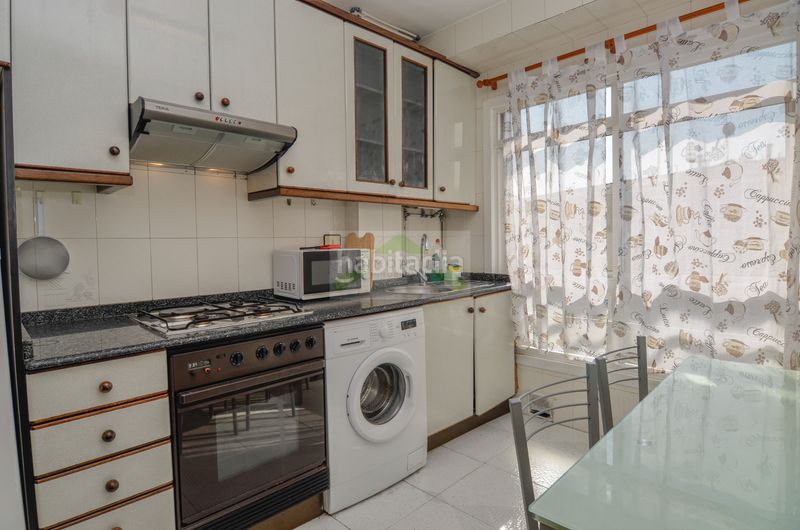 Foto ecd720d9-941e-411c-944b-246b233529ea. Rent flat in Os Mallos Coruña (A)