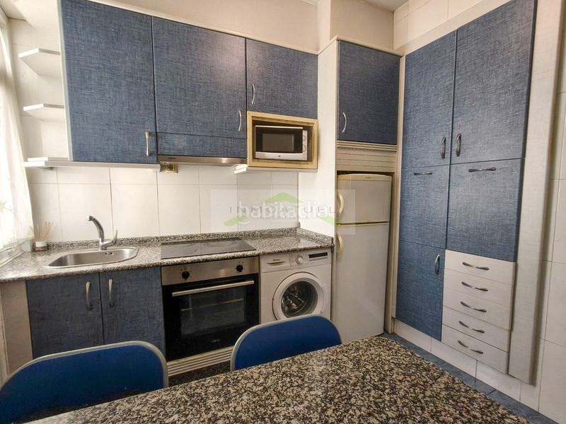 Foto c3f86498-8131-49c4-a83d-c8c3cc3cf06b. Rent flat in Os Mallos Coruña (A)