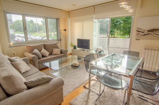 Rent Flat  Rúa fraternidade. Piso de 84m2 exterior con balcón, zona parque de vioño.- - a cor