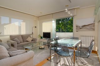 Rent Flat  Rúa fraternidade. Piso de 84m2 exterior con balcón, zona parque de vioño.- - a cor