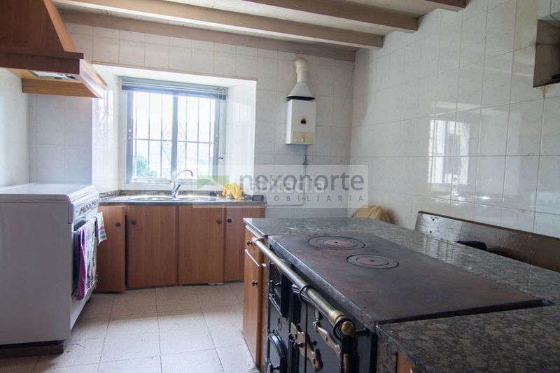 Foto 0350cc9d-4f97-43a1-af98-e596920c1bd1. Masia amb aparcament a Ourol