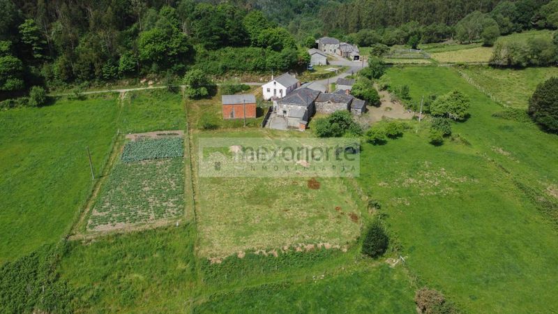 Foto af7a1a1f-6cbf-486e-bbdb-3d1682ca7fa3. Masia amb aparcament a Ourol