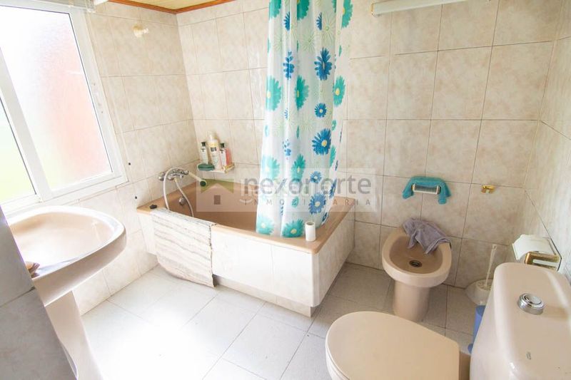 Foto b9936bff-2775-4b31-964d-aba459808803. Masia amb aparcament a Ourol