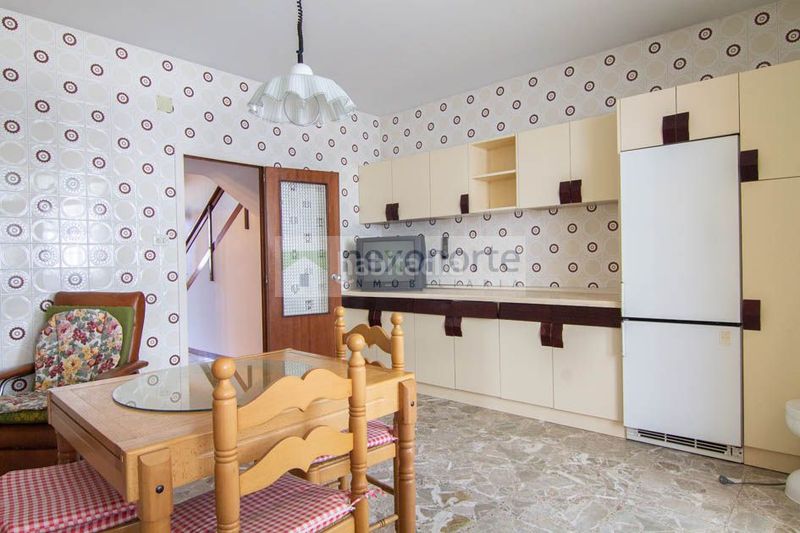 Foto ec8e6d7a-647b-4466-afda-a00497046632. House with heating parking in Pontes de García Rodríguez (As)