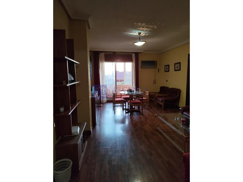 Foto b694fd8a-159f-4539-956f-e8940c898272. Piso  venta Centro en Centro Cáceres