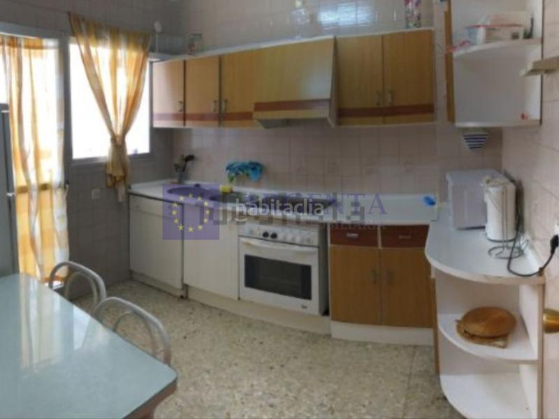 Foto 0745dda1-40dc-48c8-8dc7-01ad334326c4. Appartamento con parcheggio in Centro Cáceres