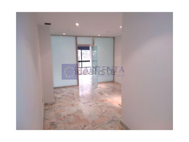 Foto 526df318-cb99-4dd0-a998-54060f7ac338. Lloguer local comercial a Centro Cáceres