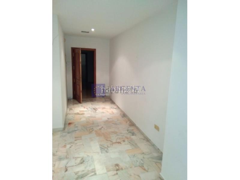 Foto b7a96991-db4c-476a-840a-9b98b3809f0d. Lloguer local comercial a Centro Cáceres