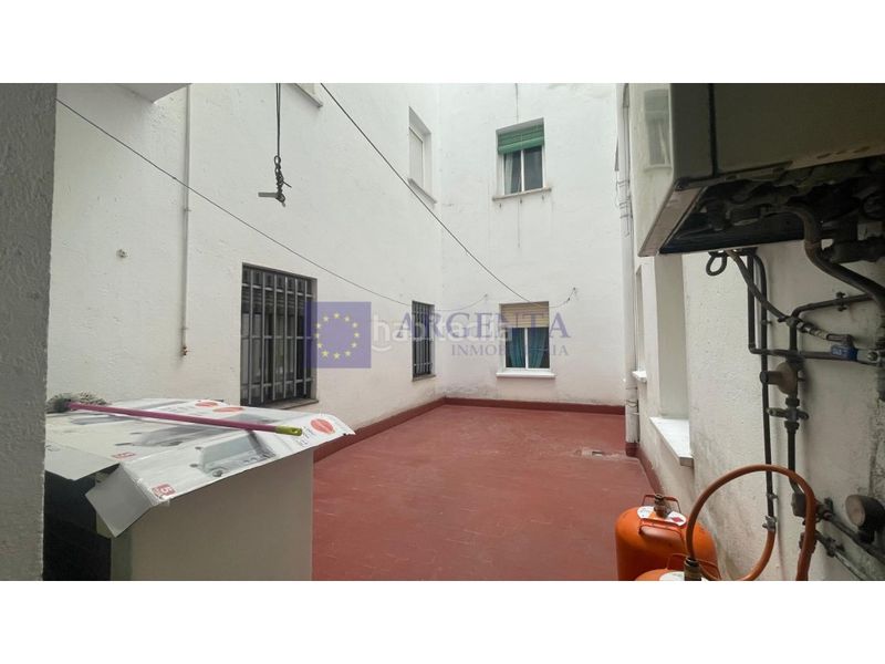 Foto ed614d33-4783-4f65-bfed-d397e02c425c. Piso venta piso Centro alquiler estudiantes en Centro Cáceres