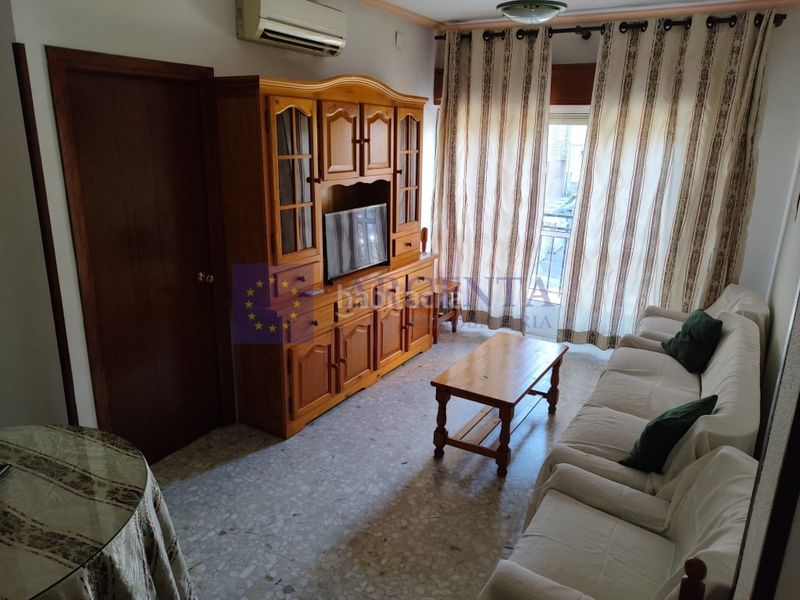Foto f1f34d2d-32b7-49a4-9f4f-ccb7c691f6dd. Piso venta piso Centro alquiler estudiantes en Centro Cáceres