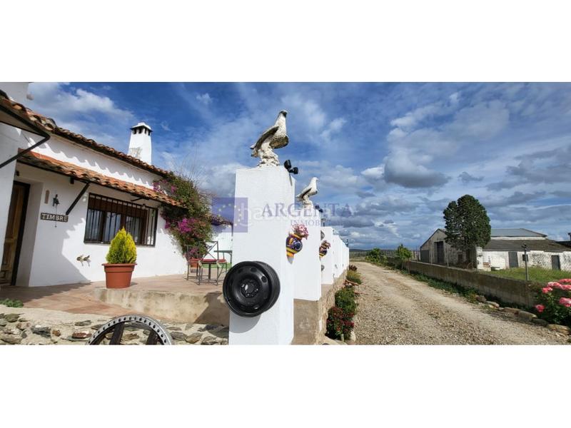 Foto f2148912-b5b8-44a2-b26e-6f991b172ab4. Masia a Galisteo