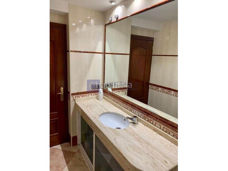 Foto 6da42b3c-59a6-4ba3-800e-7b94f5a60c5c. Miete büro in Centro Cáceres