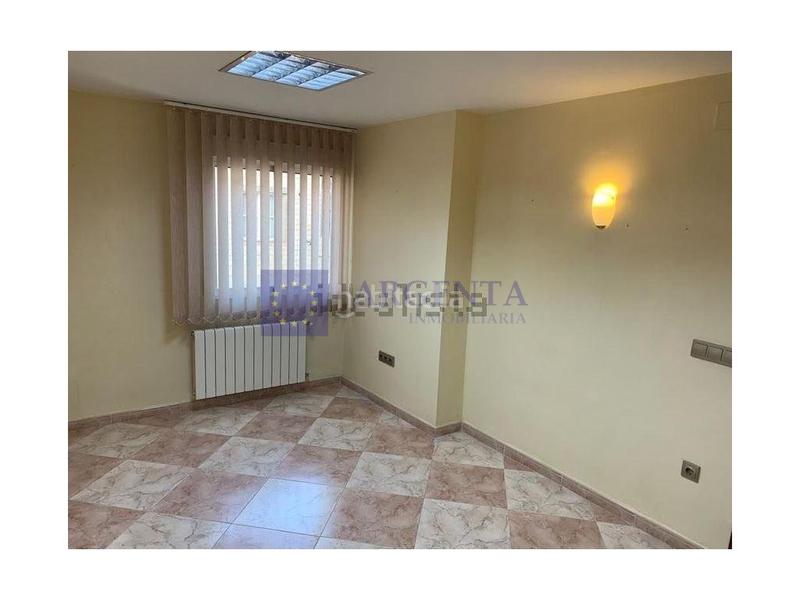 Foto bdf3256b-e6e6-41cb-a8fc-465f795c516e. Miete büro in Centro Cáceres