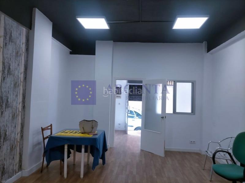 Foto 23000baa-4a93-4e17-a32e-be414a6d9f95. Alquiler local comercial local Centro en Centro Cáceres