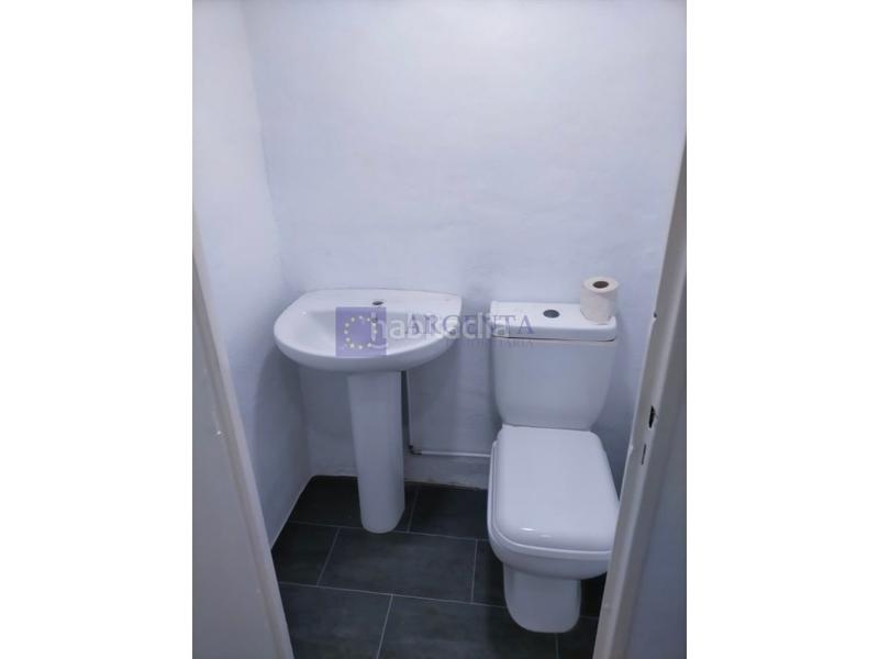 Foto d333f90f-55ea-4577-9436-1439148951c0. Alquiler local comercial local Centro en Centro Cáceres