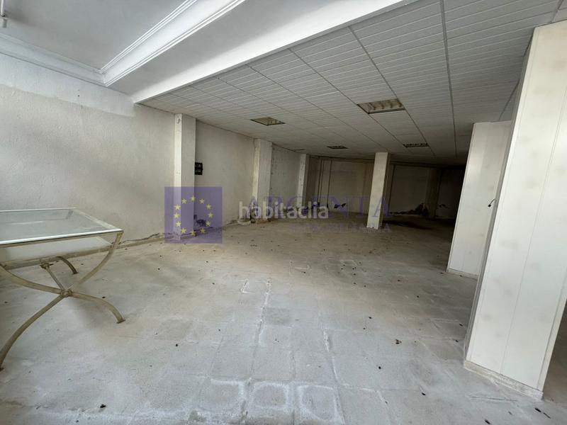 Foto a56b92f3-d765-43a4-a7ea-4ffdefcafeec. Alquiler local comercial local Centro en Centro Cáceres