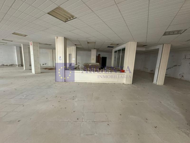 Foto ec275fd5-8ef3-4f0b-8617-909f3f9cb353. Alquiler local comercial local Centro en Centro Cáceres
