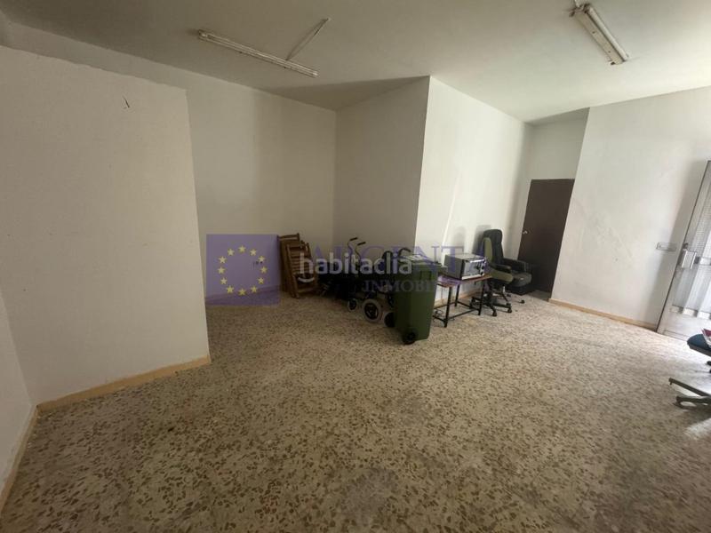 Foto 3a50437d-b0e0-46db-afd7-d62319eb1281. Location local commercial dans Centro Cáceres