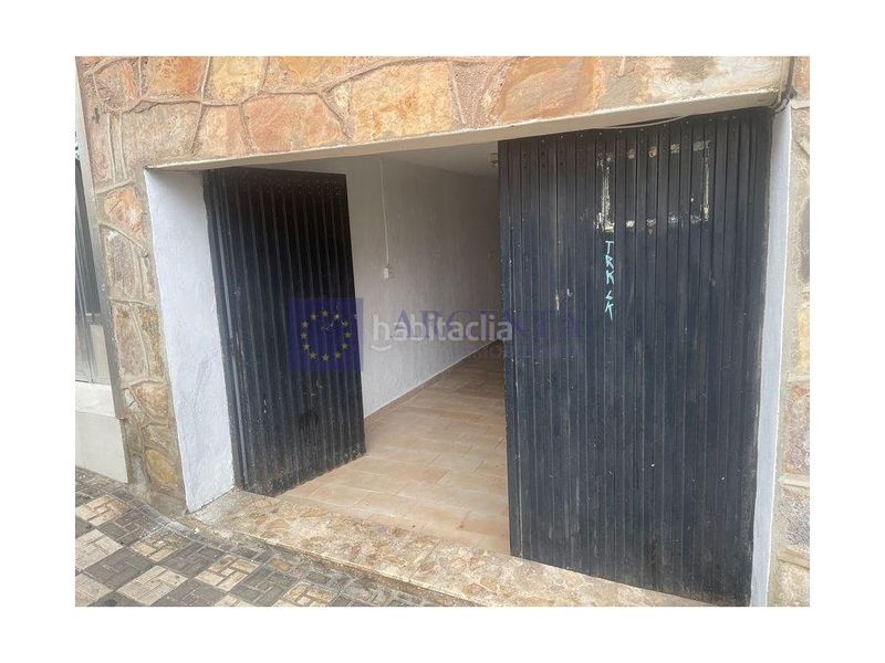 Foto c3abecb6-cbdb-4285-8d3b-426796af3f5e. Local comercial a Centro Cáceres