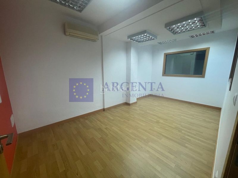Foto 4bf4a428-e120-42e4-910d-8220cfc807b1. Local comercial a Centro Cáceres