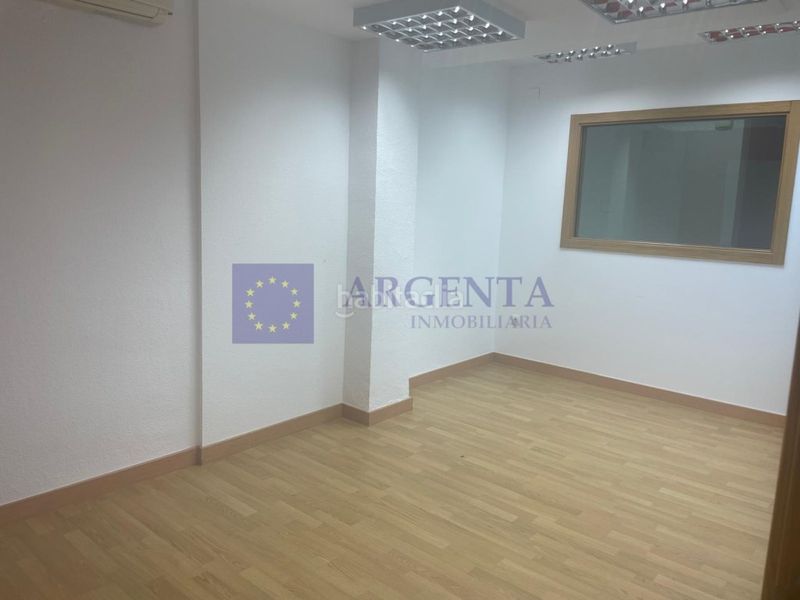 Foto b285c350-81cd-4be3-ae36-e020efa296d7. Local comercial a Centro Cáceres
