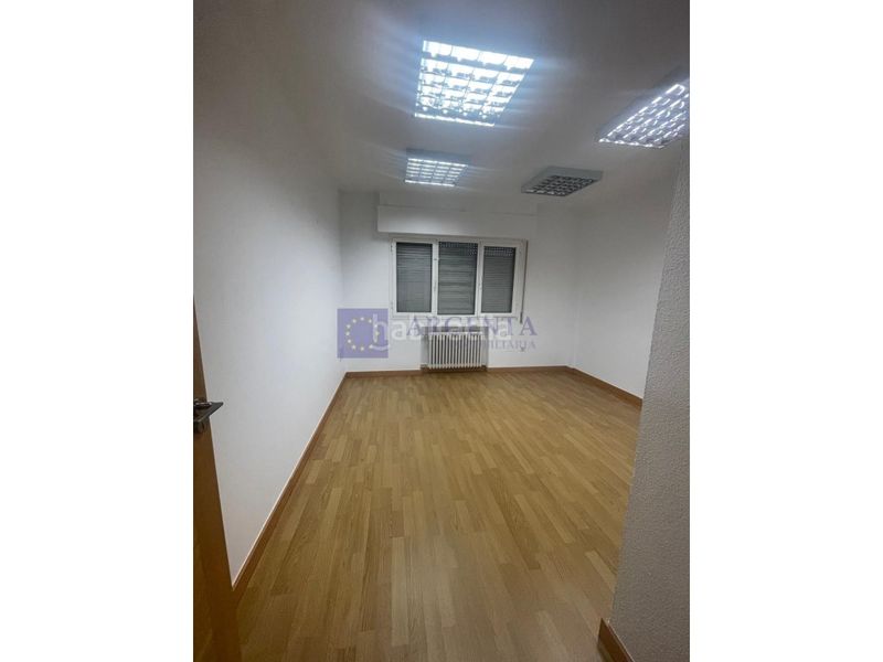 Foto b983a0ba-8547-4a83-a62d-82c88919d431. Local comercial a Centro Cáceres